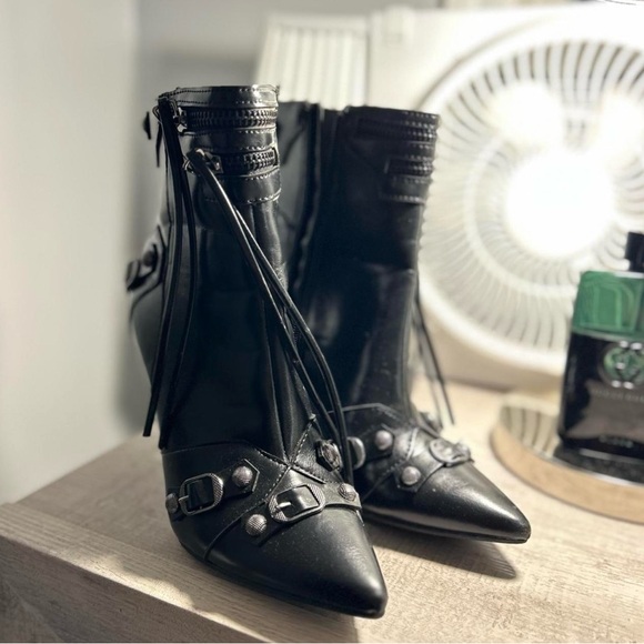 Black Heel Boots - Picture 1 of 4